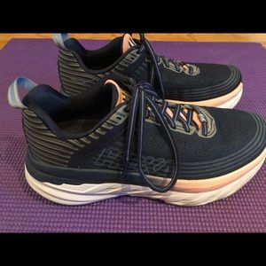 Women’s Hoka One One Bondi 6